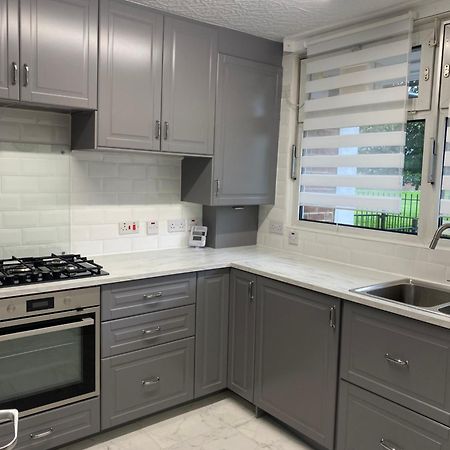 Luxury 3 Bedroom Flat With Garden 런던 외부 사진